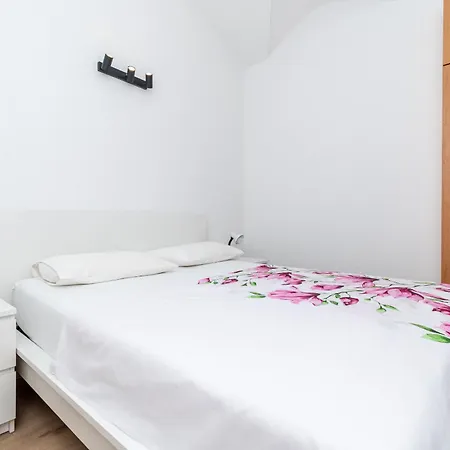 Apartment Jadran *