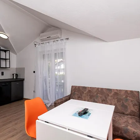 Apartment Jadran *